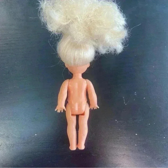1996 Mattel Blonde Girl Doll Posable Squirts Water - Picture 4 of 6